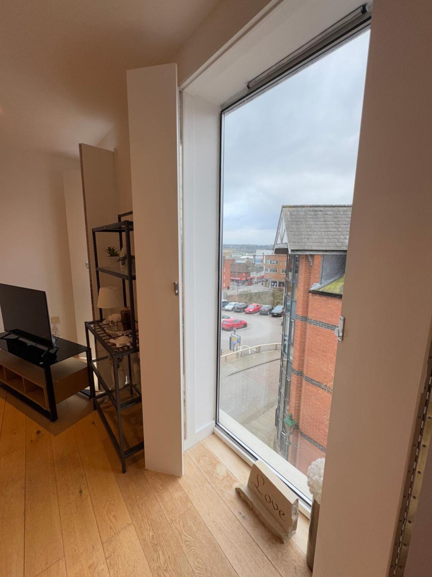 Cathedral View Apartment: Modern Central Stay with Parking Lincoln Exterior photo